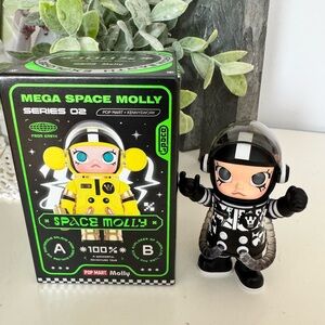 Space Molly Series 02 panda 🐼 Black and White Figure new with box